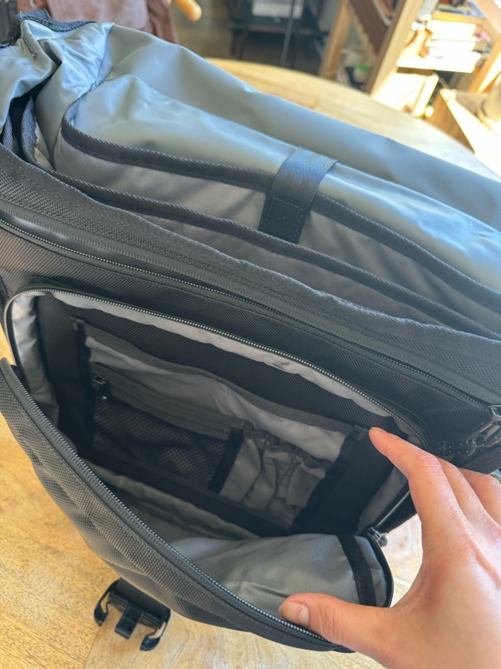 Chrome Industries messenger/backpack hybrid (Barragestyle) - Picture 11 of 11